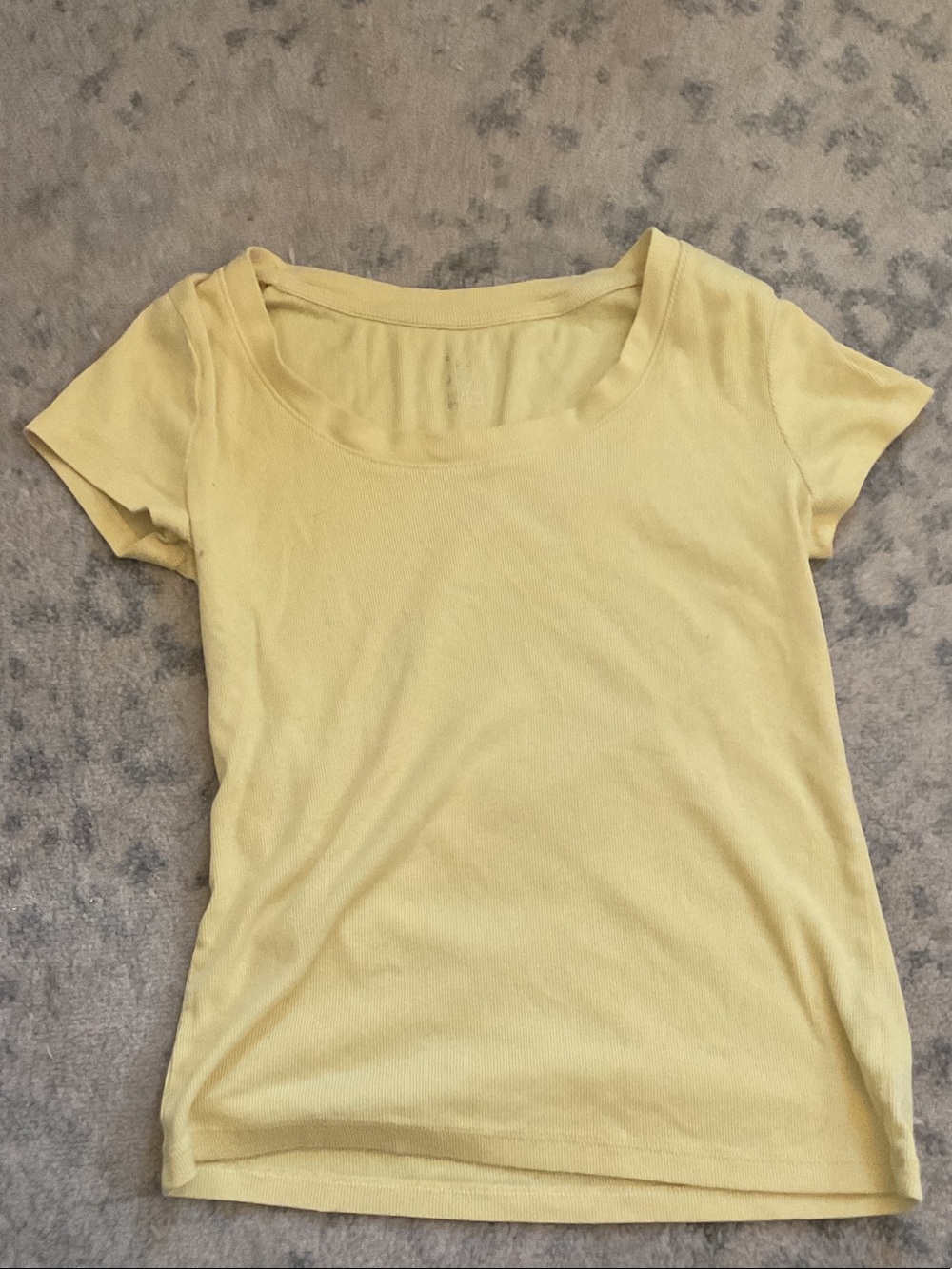 light yellow, finely ribbed short-sleeve T-shirt, size medium. A new day brand